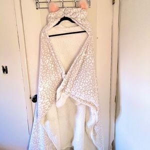 Cozy Plush Wearable Blanket